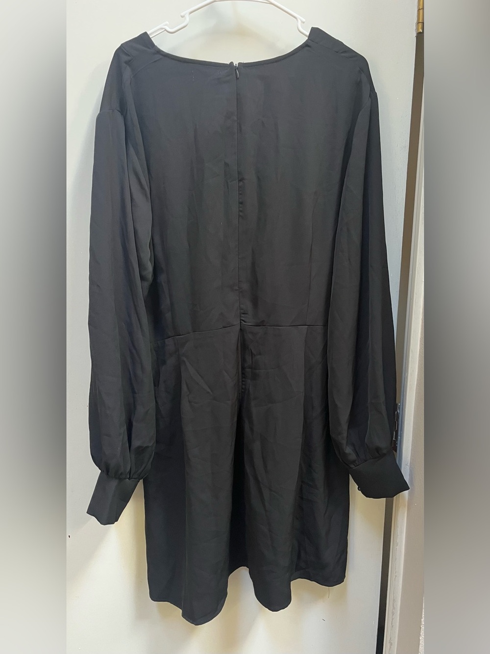 Boohoo Black V-Neck Long Sleeve Dress - Picture 4 of 6